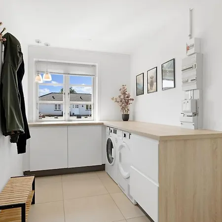 Cozy House Close To The Beach, Forest And Villa Esbjerg